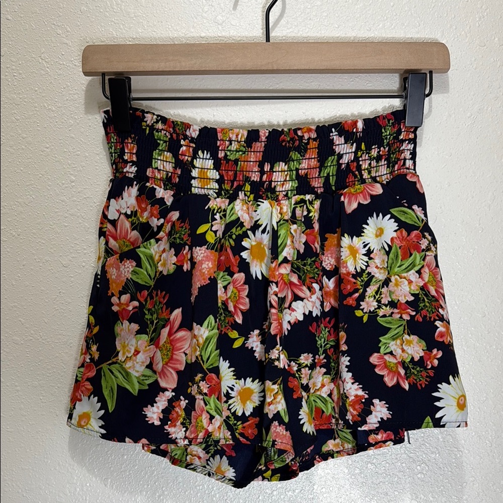 Blue Rain Floral Women's Shorts, Size S